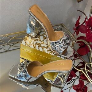 Express Metallic Mirrored Chain Link Silver Block Heel Sandals Size 8 NWT
